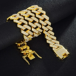 Detailansicht der 20mm vergoldeten dreireihigen Diamant-Cuban-Kette mit sicherem Verschluss