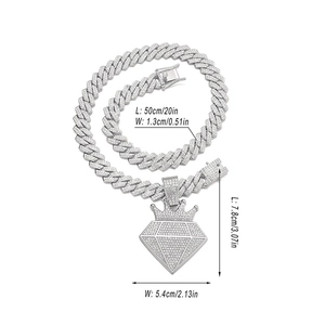 Dimensions du collier couronne argentée avec chaîne cubaine de 50 cm sertie de strass