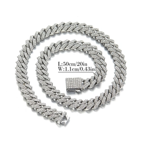 Détail du collier cubain 11mm serti de strass montrant les dimensions de 50cm de long