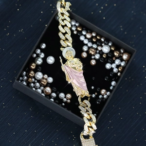 12mm Gold-Panzerarmband mit funkelnden Strasssteinen und Saint-Jude-Anhänger