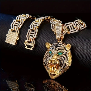 Catena cubana hip hop dorata con pendente a testa di tigre scintillante e occhi in gemma verde