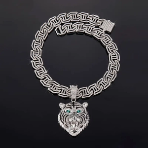 Collana hip hop con ciondolo a testa di tigre argentata, strass e occhi verdi da uomo