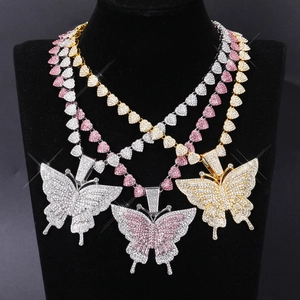 Collier Pendentif Papillon Iced Out Hip Hop pour Hommes Femmes en Alliage Strass Chaîne Gourmette Cœur Bijoux