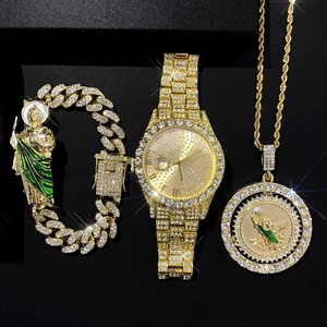 Detail von Hip-Hop-Golduhren-Set mit San Judas Tadeo Anhänger und Cuban-Armband