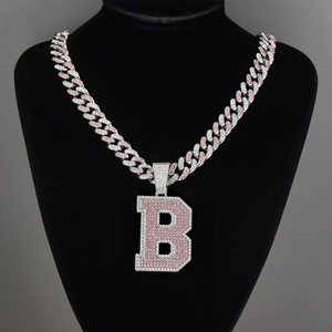 Collier hip hop avec pendentif lettre B orné de zircons cubiques roses et blancs