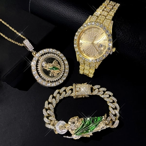 Luxuriöses vergoldetes Schmuckset mit Uhr, Halskette und Panzerarmband mit Steinen