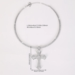 Collier pendentif croix hip hop avec trois rangées de strass sur chaîne en alliage
