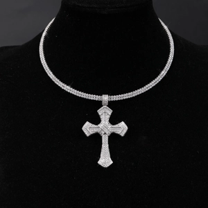 Collier Pendentif Croix en Alliage Hip Hop Incrusté de Strass Brillants Double Rangée Chaîne Cubaine Couleur Argent Bijoux Unisexe