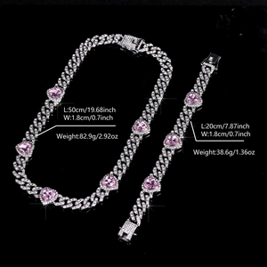 Set collana e bracciale con ciondolo a cuore in strass rosa e catena cubana in finitura argento