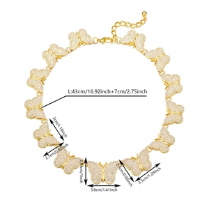 Collier ras du cou papillon doré étincelant avec strass et dimensions détaillées