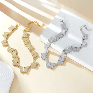 Collier Papillon Hip Hop Iced Out pour Femmes en Alliage Strass avec Pendentif en Argent 925 Chaîne à Maillons Papillon Bijoux de Fête