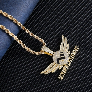 Hip-Hop Goldkette mit vereistem Flügelanhänger und FARAMAREEN Schriftzug auf Kordelkette