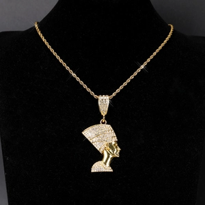 Collier pendentif Reine Néfertiti serti de zircons avec chaîne torsadée dorée