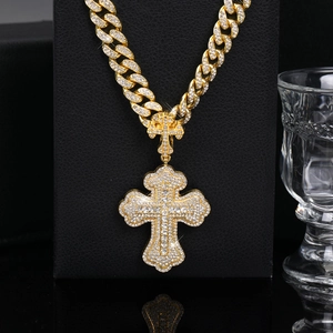 Pendaglio a croce con brillanti e catena cubana dorata da uomo stile hip hop