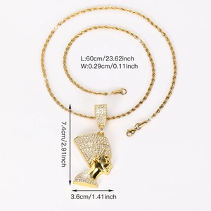 Collier Reine Néfertiti doré orné de strass brillants avec une chaîne de style corde tressée