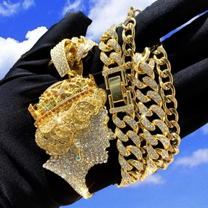 Hip-Hop Goldene Queen-Anhänger mit Zirkonia-Steinen und klobiger Panzerkette