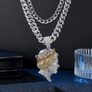 Iced Out Königin Porträt Anhänger mit Panzerkette im Hip-Hop Schmuckstil