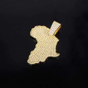 Collier pendentif carte Afrique glacé avec zircons blancs et chaîne cubaine dorée