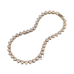 Lussuosa collana a maglie a cuore dorata con pavé di strass bianchi scintillanti per donna