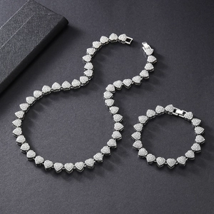 Ensemble collier et bracelet à maillons cubains en forme de cœur avec zircons