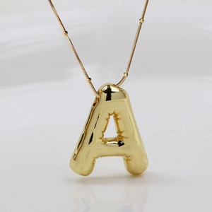 Goldene Kette mit Buchstaben A Anhänger im glänzenden Ballon-Design für Damen