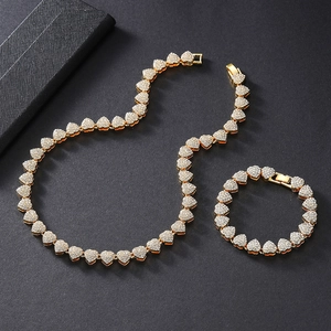 Ensemble collier et bracelet à maillons cubains 10mm en forme de cœur doré