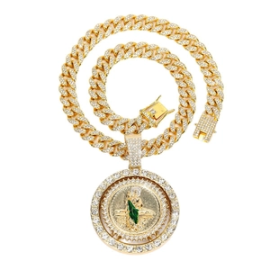 Religiöse Saint Jude Anhänger Halskette mit goldener Gliederkette und grünem Emaille Dekor