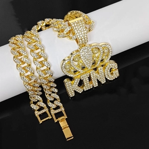 Chaîne cubaine hip-hop dorée avec pendentif couronne et lettres KING serti de strass