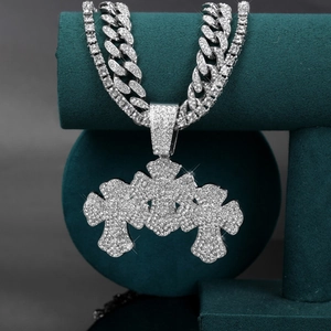 Pendente tripla croce hip hop con diamanti su catena cubana in argento lucido