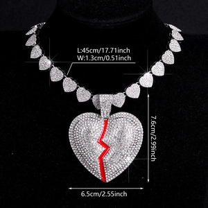 Pendentif coeur brisé avec émail rouge et strass complets sur une chaîne cubaine hip hop