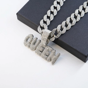 Collier Pendentif Lettre Queen Hip Hop Iced Out pour Hommes Femmes Alliage Strass Chaîne à Maillons Cubains Bijoux Mode