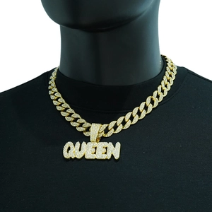 Collier hip hop avec pendentif QUEEN doré serti de strass sur chaîne cubaine brillante
