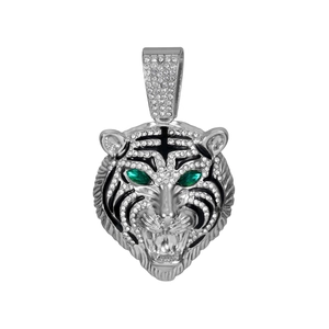 Pendentif tête de tigre hip hop argenté avec diamants blancs et yeux en pierres vertes