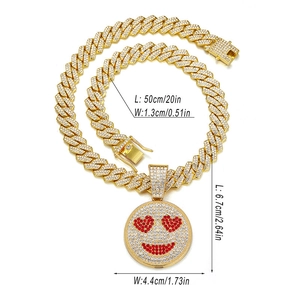 Chaîne cubaine hip hop dorée avec pendentif smiley aux yeux en cœur et strass