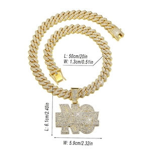 Détails de collier hip hop doré avec grand pendentif lettres et dimensions de taille