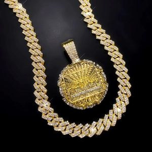 Collier avec pendentif La Cène dorée, chaîne cubaine sertie de cristaux étincelants