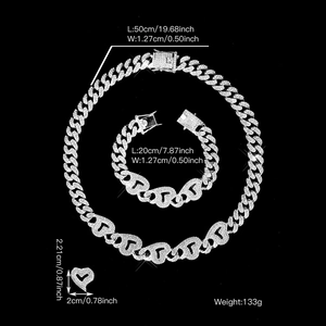 Détail de l'ensemble collier Cuban link avec cœur et diamants incluant poids et taille