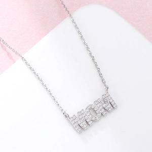 Collana con ciondolo MOM in argento sterling S925 e pavé di zirconi bianchi scintillanti