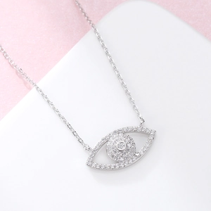 S925 Sterling Silber Halskette mit Evil Eye Anhänger und Zirkonia auf weißem Grund