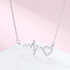 Detailed close-up of s925 silver heartbeat necklace with heart shaped zircon pendant