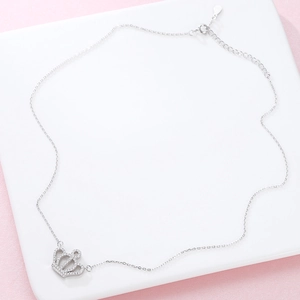 Funkelnde S925 Sterlingsilber Halskette mit Kronenanhänger und Zirkon für Damen