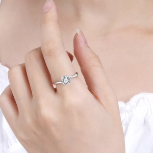 Elegant S925 sterling silver moissanite snowflake ring with adjustable twisted band