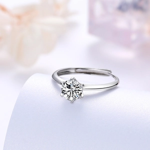 Close-up of a 925 silver six-prong solitaire ring with a round brilliant cut zirconia