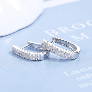 S925 Sterling Silber U-förmige Creolen mit brillantem Mikro-Pave aus Zirkonia-Steinen