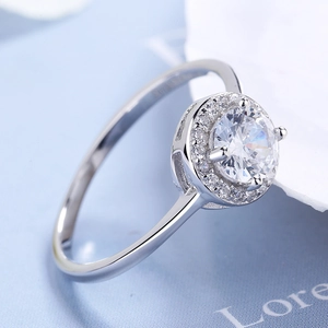 Elegant S925 sterling silver halo ring with a brilliant round-cut center stone