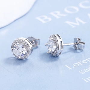 Boucles d'oreilles halo classiques en argent 925 avec pierres rondes étincelantes
