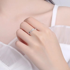 S925 sterling silver ring featuring multi-color gemstones on a model's hand