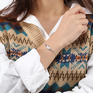 Bracelet élégant en argent S925 avec cœur pavé et aile d'ange brillant sur le poignet