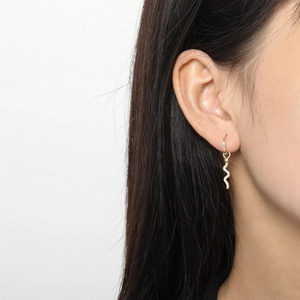 Boucles d'oreilles serpent en argent S925 doré avec zircons colorés et micro-diamants