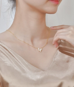 Collier élégant en argent sterling 925 avec pendentif papillon en nacre pour femme